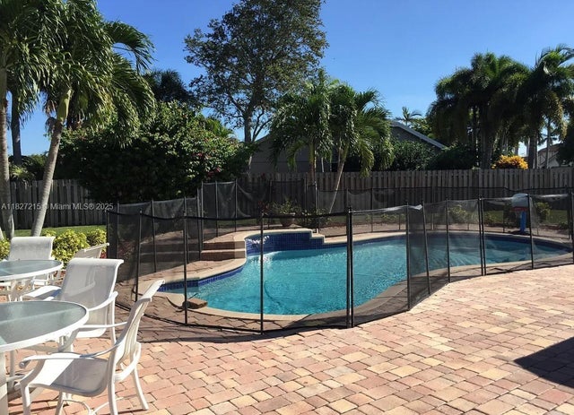4 of 14 - 763 S Wind Cir, Sunrise, FL