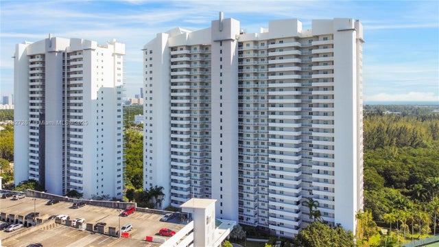 4 of 28 - 14951 Royal Oaks Ln 908, North Miami, FL