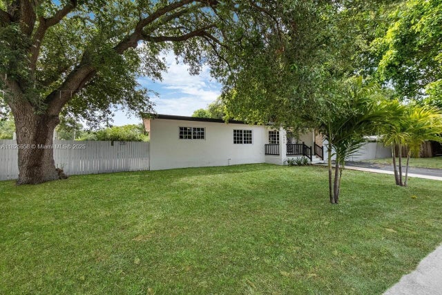 4 of 27 - 12995 Ne 5th Ave, North Miami, FL