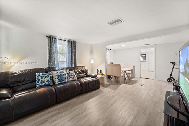 2 of 10 - 349 Nw 41st St, Miami, FL