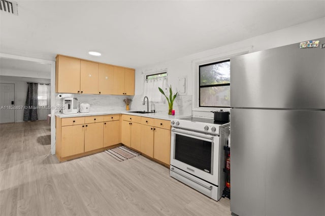 5 of 10 - 349 Nw 41st St, Miami, FL
