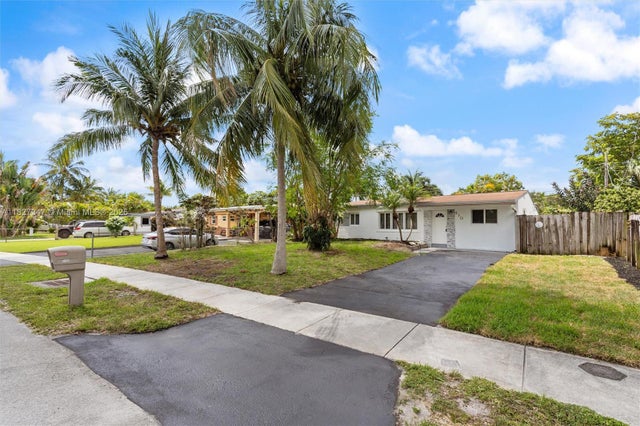 2 of 26 - 410 Ne 58th Ct, Oakland Park, FL