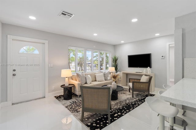 3 of 26 - 410 Ne 58th Ct, Oakland Park, FL