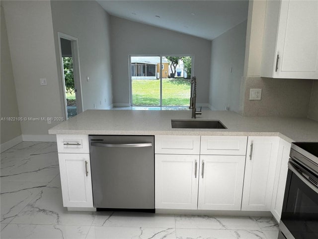 5 of 25 - 10000 Olive St, Miramar, FL