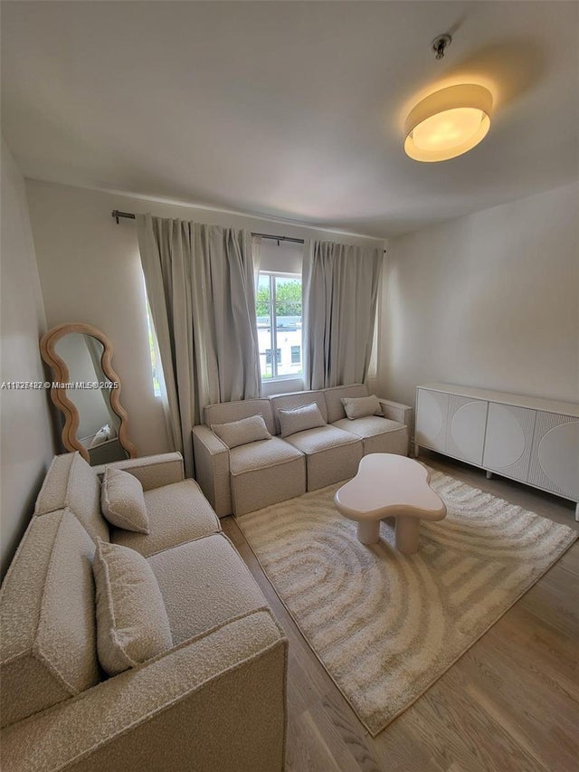 1 of 7 - 810 7th St 206, Miami Beach, FL