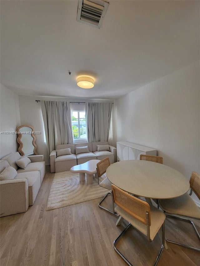2 of 7 - 810 7th St 206, Miami Beach, FL