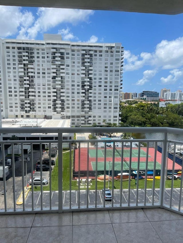 4 of 10 - 18071 Biscayne Blvd 802, Aventura, FL