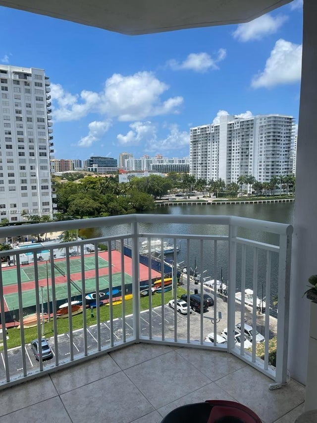 5 of 10 - 18071 Biscayne Blvd 802, Aventura, FL