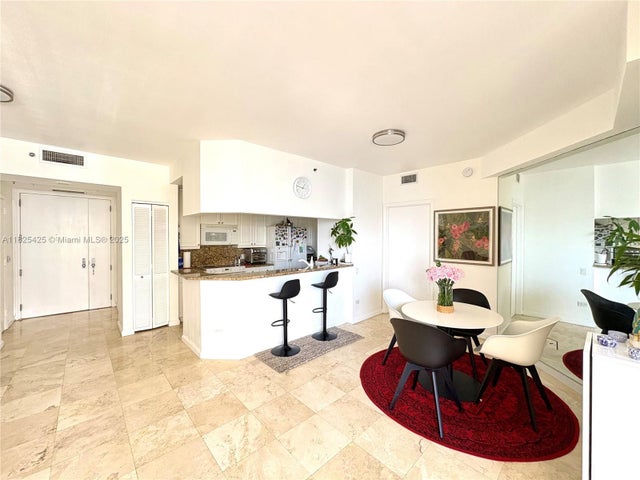 1 of 12 - 808 Brickell Key Dr 1103, Miami, FL