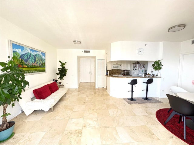 2 of 12 - 808 Brickell Key Dr 1103, Miami, FL
