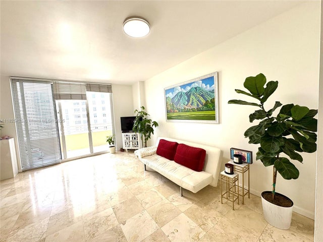 3 of 12 - 808 Brickell Key Dr 1103, Miami, FL