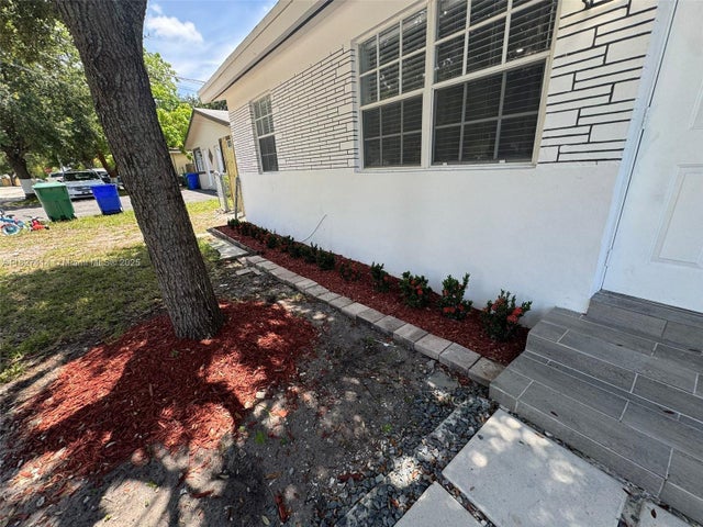4 of 32 - 1657 Sw 44th Ave, Fort Lauderdale, FL