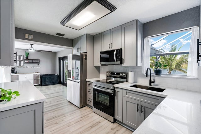 5 of 27 - 9891 Sw 221st Ter, Cutler Bay, FL