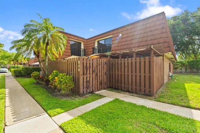 2 of 37 - 806 Sw 119th Way, Davie, FL