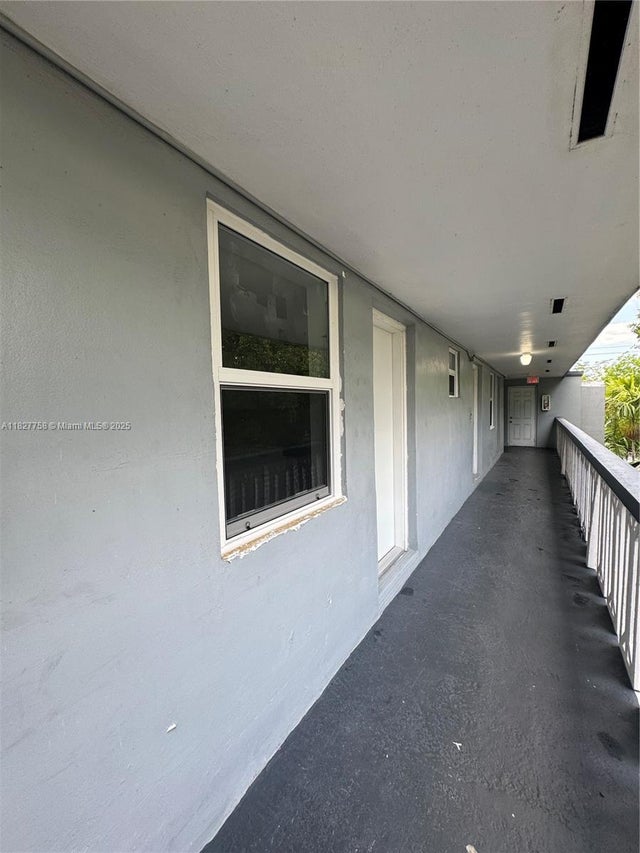 2 of 25 - 1398 Ne 191st St C305, Miami, FL