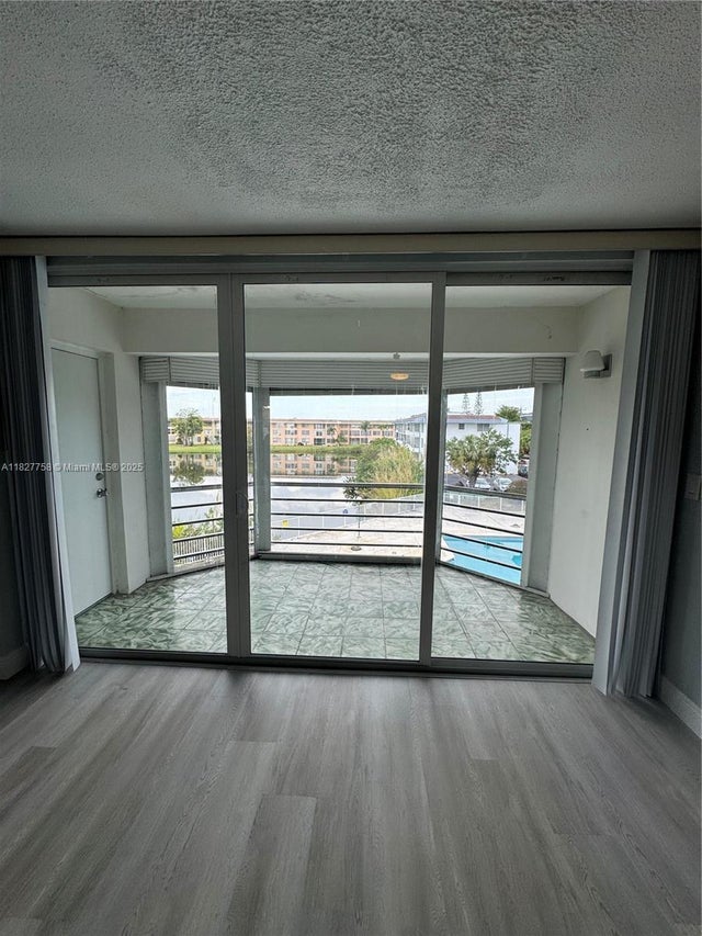 4 of 25 - 1398 Ne 191st St C305, Miami, FL