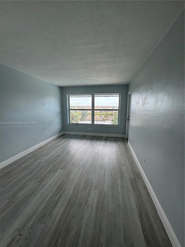 5 of 25 - 1398 Ne 191st St C305, Miami, FL