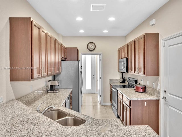 5 of 23 - 3976 Poinciana Ln, Hollywood, FL