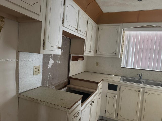 4 of 9 - 1350 N 12th Ct 6b, Hollywood, FL