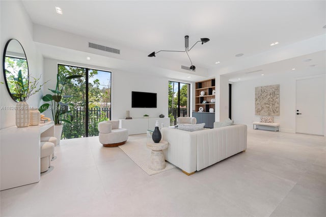 3 of 22 - 4235 Nw 1st Ave, Miami, FL