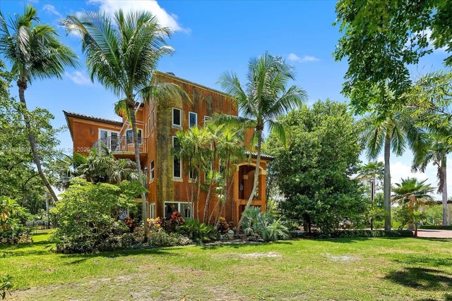 2 of 38 - 5843 Paradise Point Dr, Palmetto Bay, FL