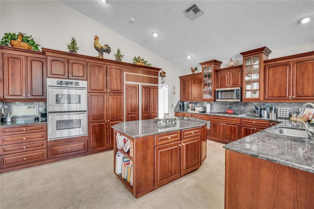 5 of 78 - 7562 Nw 51st Pl, Coral Springs, FL