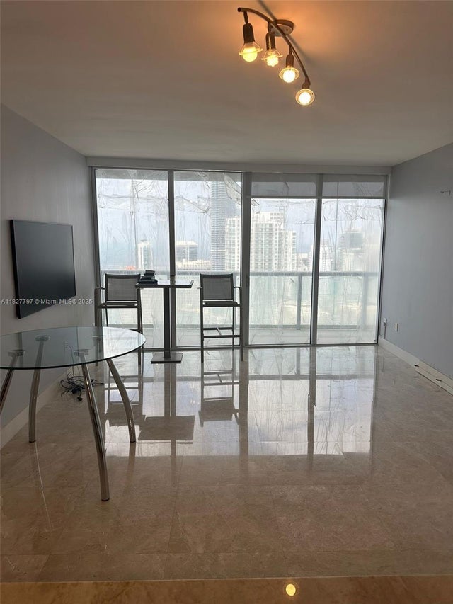 2 of 10 - 495 Brickell Ave 5211, Miami, FL