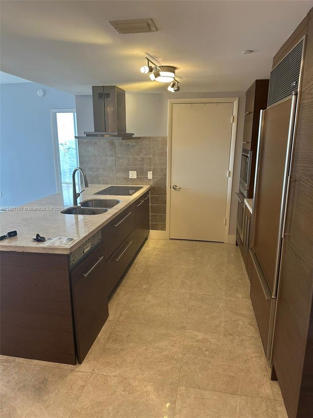 3 of 10 - 495 Brickell Ave 5211, Miami, FL