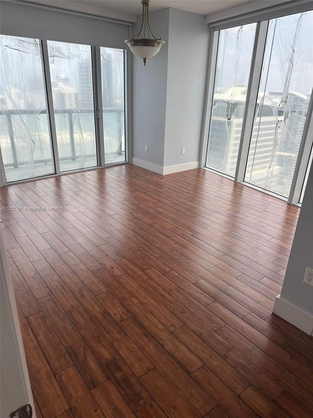 5 of 10 - 495 Brickell Ave 5211, Miami, FL