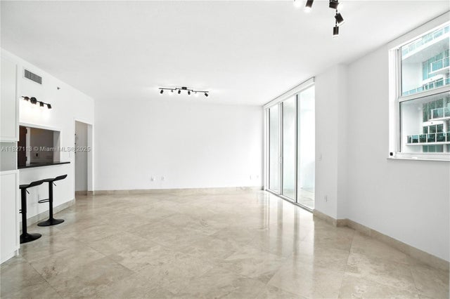5 of 22 - 31 Se 5th St 4021, Miami, FL