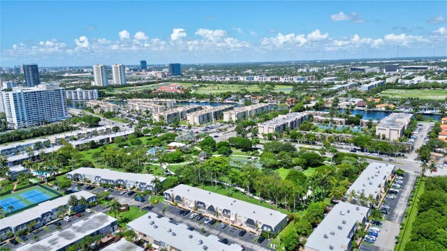 4 of 40 - 933 Ne 24th Ave 169, Hallandale Beach, FL