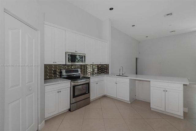 4 of 39 - 3843 Oak Ridge Cir, Weston, FL