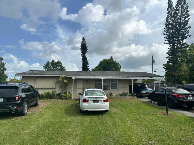1 of 12 - 506 York Rd, Lehigh Acres, FL