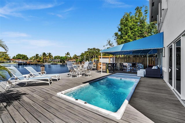 3 of 27 - 2108 Ne 24th St, Wilton Manors, FL