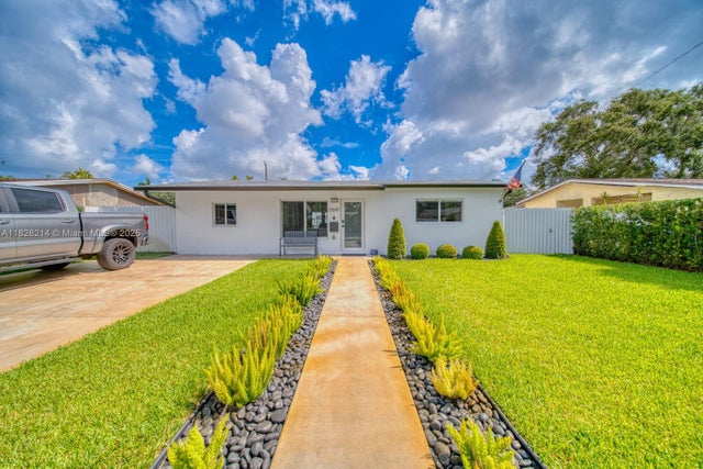 1 of 35 - 6641 Greene St, Hollywood, FL