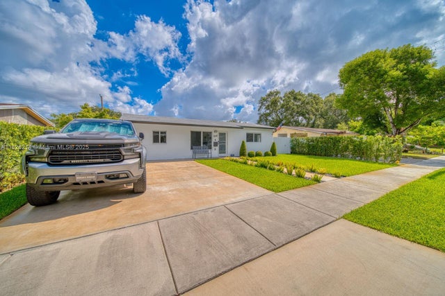 2 of 35 - 6641 Greene St, Hollywood, FL