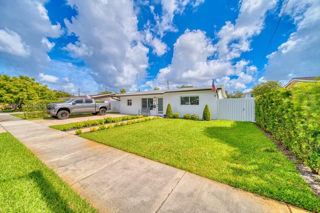 4 of 35 - 6641 Greene St, Hollywood, FL