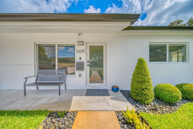 5 of 35 - 6641 Greene St, Hollywood, FL