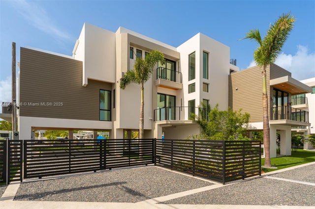 2 of 40 - 301 Buttonwood Cir #a, Key Largo, FL