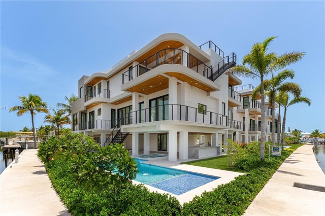 1 of 39 - 301 Buttonwood Cir #b, Key Largo, FL