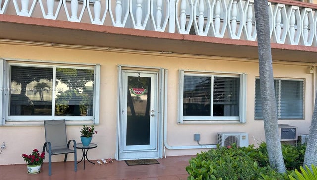 1 of 31 - 1000 Sw 10th Ter 2p, Hallandale Beach, FL