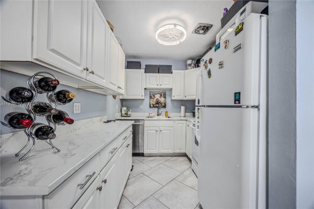 3 of 31 - 1000 Sw 10th Ter 2p, Hallandale Beach, FL