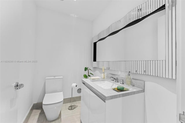 5 of 54 - 16901 Collins Ave 503, Sunny Isles Beach, FL