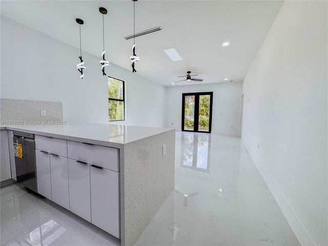 5 of 21 - 505 W 10th St, Lehigh Acres, FL