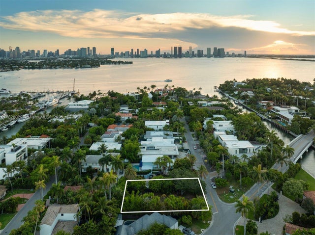 2 of 15 - 2121 Regatta Ave, Miami Beach, FL