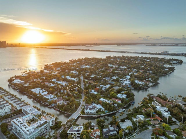 5 of 15 - 2121 Regatta Ave, Miami Beach, FL