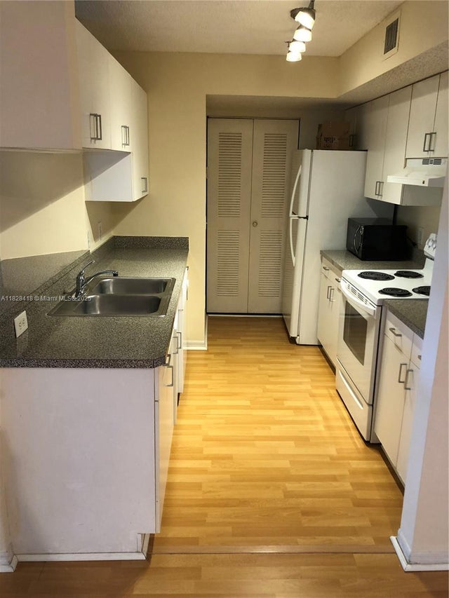 4 of 20 - 470 S Park Rd 7-308, Hollywood, FL