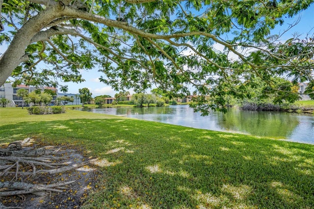 1 of 24 - 220 Lakeview Dr 308, Weston, FL