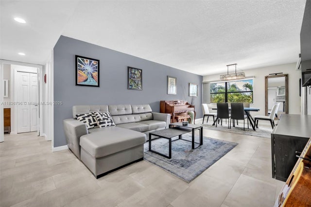 2 of 24 - 220 Lakeview Dr 308, Weston, FL