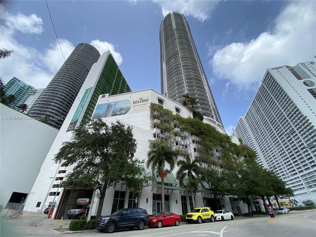 1 of 51 - 1750 N Bayshore Dr 2707, Miami, FL